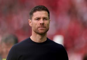 僅用7年完成華麗轉(zhuǎn)身，阿隆索能在挑戰(zhàn)重重的伯納烏續(xù)寫(xiě)傳說(shuō)嗎