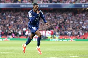 逆襲！巴黎聯(lián)賽階段排名第十五，憑借附加賽晉級最終奪冠