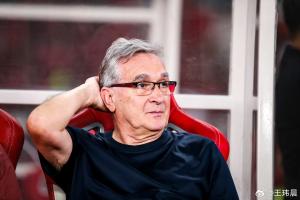 媒體人銳評國足：球員水平實力是不行 但伊萬這個老混子比國足球員水平還低