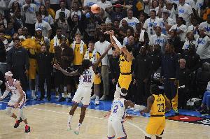 名人堂解說(shuō)：哈利進(jìn)3分就會(huì)喊“Bang” 只為科比喊過(guò)2分“Bang”