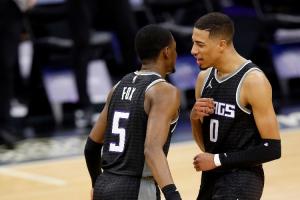 最騷的是都賣了~名記：在送走哈利前 國王和步行者談過?？怂菇灰? >
                                        </div>
                                    </div>
                                                                        <div   id=