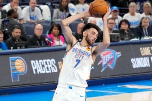 切特是最年輕的單一季后賽三分命中數(shù)超25&蓋帽數(shù)超30的NBA球員