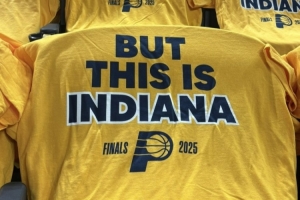 黃色海洋步行者主場座位鋪滿助威T恤 印字“這可是印第安納”