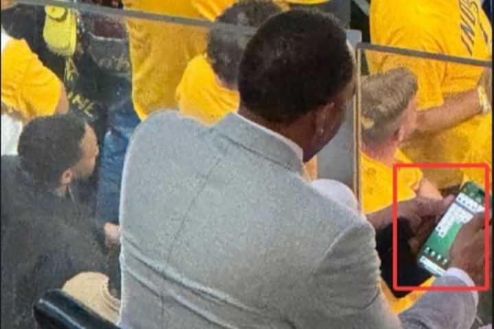 不是P的吧？杜蘭特曝光A-史密斯 總決賽現(xiàn)場不看球玩紙牌游戲