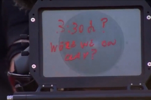 苦戰(zhàn)3小時23分鐘晉級，阿卡賽后吐槽：3個半小時，我們是在紅土嗎