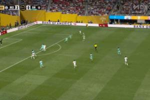 比賽第73分鐘，京多安挑射破門梅開二度，曼城4-0領(lǐng)先艾因