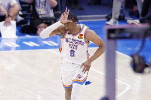 三年級(jí)圓夢(mèng)總冠軍！杰倫威下半場(chǎng)反彈 20中7貢獻(xiàn)20分4板4助2斷