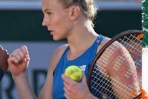 巴特洪堡站首輪：前賽會冠軍西尼亞科娃以2-0淘汰庫德梅托娃