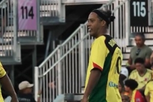 耍大牌？記者抱怨小羅：他要單獨(dú)更衣室+晚宴遲到+不和隊(duì)友待一起