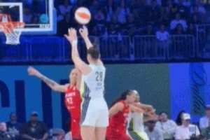 達(dá)拉斯記者轉(zhuǎn)發(fā)李月汝投三分視頻：我喜歡她的這種自信