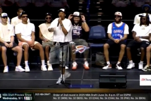 阿隆-維金斯：四年前人們稱我們?yōu)镹BA黑洞 但現(xiàn)在我們是冠軍了