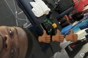 托馬斯社媒曬照，與薩利巴、廷伯一起訓(xùn)練