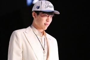 蘇群：估計楊瀚森會有1/3的時間在發(fā)展聯(lián)盟度過 每一天都不能放松