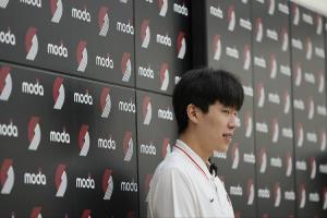 艾頓被開拓者買斷！青島隊記：楊瀚森新賽季主力替補(bǔ)是穩(wěn)當(dāng)?shù)牧? >
                                        </div>
                                    </div>
                                                                        <div   id=