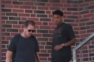 記者曬視頻：寬薩抵達(dá)勒沃庫森，即將以3000萬歐+浮動完成轉(zhuǎn)會