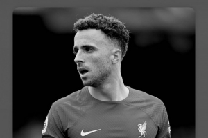 富安健洋社媒曬黑白照悼念若塔：請安息吧