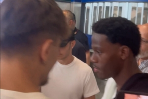 尤文跟隊(duì)：喬納森-戴維已經(jīng)抵達(dá)米蘭，接下來將前往都靈