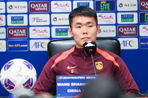 記者：未來(lái)很長(zhǎng)時(shí)間國(guó)足都只能防反，找不到后腰球員替代王上源