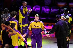 美記：湖人此前大量簽富保羅的人 今年換成了盧卡經(jīng)紀(jì)人旗下的人