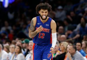 Shams：自由球員以賽亞-利弗斯和太陽簽下一份雙向合同