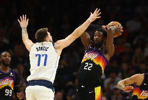 同屆狀元榜樣同隊(duì)！艾頓談搭檔東契奇：那就像是玩電子游戲一樣