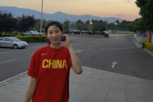 中國女籃拍攝亞洲杯定妝照 14人參與拍攝 李一凡&王馨雨不在其中