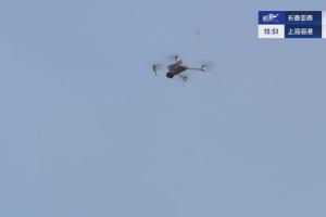 意外情況！空中有無(wú)人機(jī)干擾，亞泰vs海港比賽暫停了幾分鐘