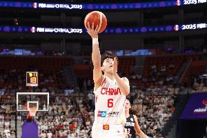 攻堅能手！楊舒予半場5中3拿到11分4助攻1蓋帽