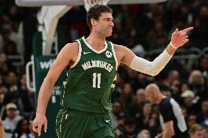 弗蘭克：能得到大洛我們既欣喜又深感榮幸 他是首發(fā)級(jí)別的中鋒