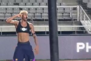 學(xué)得像嗎亞馬爾訓(xùn)練破門做拉什福德經(jīng)典慶祝動(dòng)作：手指太陽穴