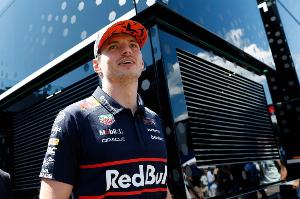 天空體育：維斯塔潘已確認(rèn)將留在紅牛車隊，繼續(xù)征戰(zhàn)2026賽季