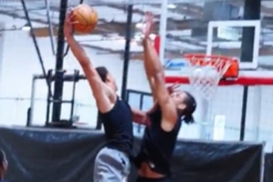 是個(gè)狠人！馬刺新秀卡特-布萊恩特訓(xùn)練中秀出戰(zhàn)斧隔扣