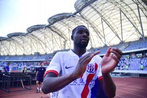 記者：阿馬杜可能出任申花首發(fā)中衛(wèi)，與蔣圣龍搭檔