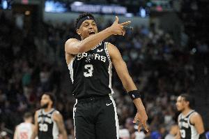 上賽季曾讓給保羅！馬刺官方：凱爾登-約翰遜將重新穿回3號(hào)！