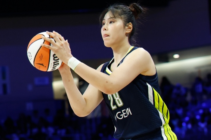 出場時間飛翼新低！李月汝8分鐘5中1拿下3分3板2失誤 佩奇22分！