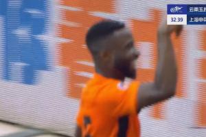 崩盤！申花0-3落后玉昆！奧斯卡第32分鐘再入一球！