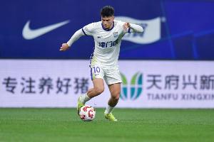 記者：薩爾瓦多恐怕鼻骨骨折，還需要甄別是否有腦震蕩的問題