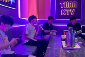 AL分享選手K歌視頻：長得丑活得久那首歌叫什么？