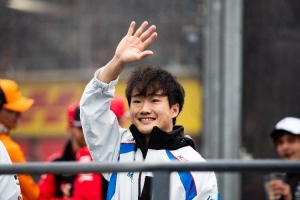 官方：因超額更換動力單元，角田裕毅匈牙利正賽將從維修區(qū)起步