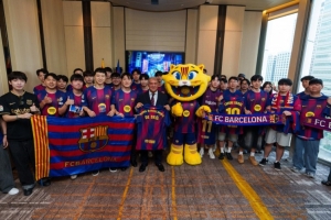 巴薩官方曬照，拉波爾塔與董事會接待了上海和首爾的巴薩球迷協(xié)會