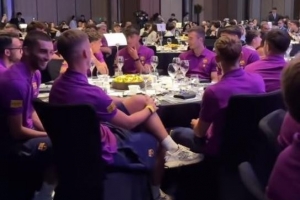 世體：巴薩在首爾舉行告別晚宴，弗里克與拉什福德等球員同席