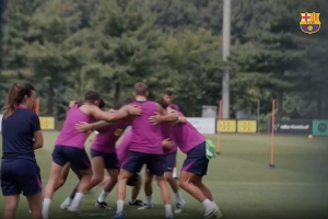 巴薩社媒曬球隊訓(xùn)練花絮：滿滿的努力，還有更多的笑容！