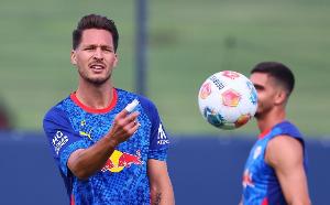 德天空：勒沃庫(kù)森對(duì)門將布拉斯維希感興趣，但完成交易并不容易