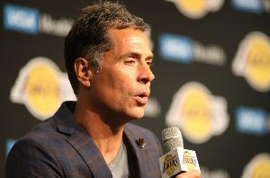 湖記：新老板在球隊(duì)運(yùn)營(yíng)中參與度不高 一切維持著此前的狀態(tài)