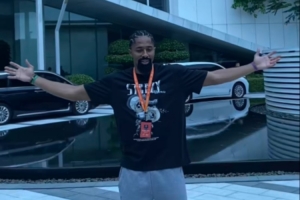 在線等挺急的！丁威迪正式入職總部 第一天上班要做什么呢