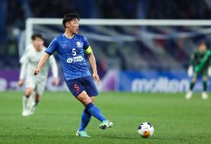 足球報：申花近3戰(zhàn)丟9球防守端令人擔(dān)憂 朱辰杰力爭上海德比復(fù)出