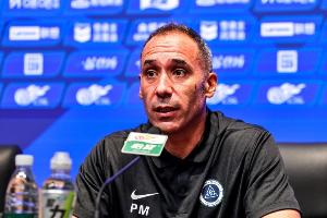 足球報(bào)：深圳新鵬城連丟3球防守又出問(wèn)題，丟球過(guò)于草率和輕易