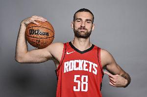 夏聯(lián)三分命中率45.5%！美記：火箭舊將麥克維積極尋求留在NBA