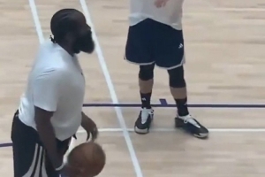 美媒調(diào)侃哈登：這狀態(tài)行嗎？再度發(fā)福的他又要被交易了？