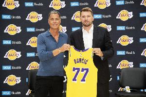 首位8000萬(wàn)年薪球員？東契奇預(yù)計(jì)在28年拒絕選項(xiàng) 重簽4億+新合同